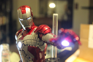 Hot Toys Iron Man Mark V